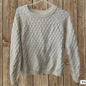 Old Navy sweater crew neck white size small